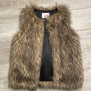Girls faux fur vest size medium 7/8